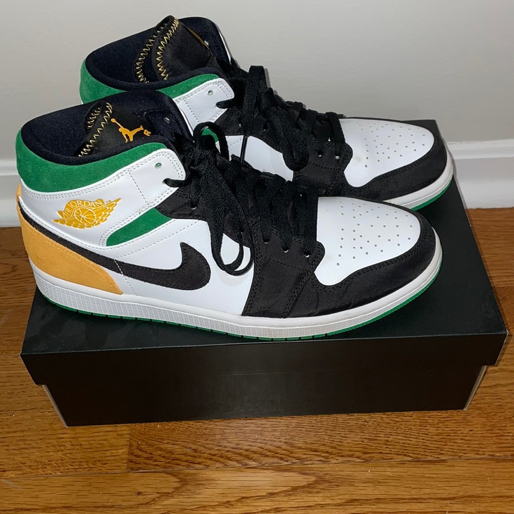 Air Jordan 1 Mid SE “Oakland”